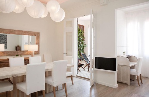 L'Antiga Esquerra de l'Eixample Apartment | Casanova Charm 4BDR Apartment