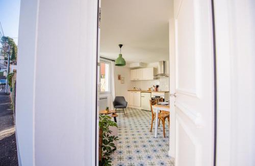 Alpes-Romans Apartment | Casita Valence - Petite maison de charme - Parking gratuit & Jardin Privé