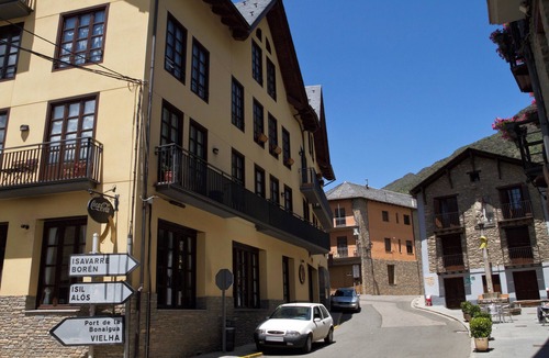 Esterri D'Aneu Apartment | Cau d'Àneu. Duplex, located on the main street of the town.