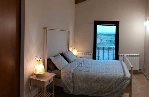 Ivars D'Urgell Cottage | Centennial farmhouse with views of the natural area of l'Estany d'Ivars i Vila-sana!