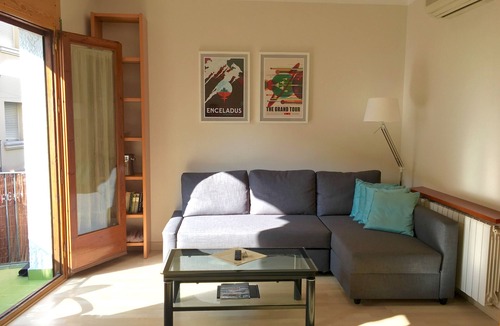 Sitges Town Center Apartment | Central 2 bedroom apartment with sunny balcony