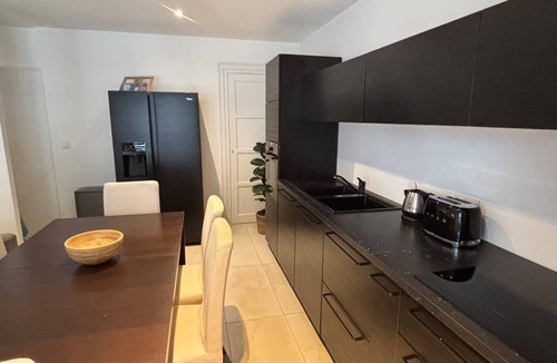 Yves Farge - Le Fleuve Apartment | Central and modern 100% air-conditioned apartment 5 minutes walk from the Rhone