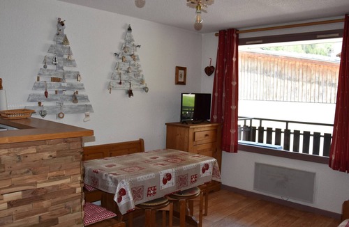 Pralognan-la-Vanoise Apartment | Central apartment with balcony and parking, 4 people