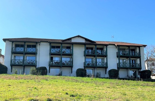 Cambo-les-Bains Apartment | Central Cambo studio with terrace and parking, pets allowed