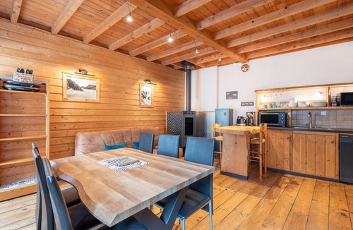 Luz-Saint-Sauveur House | Central Luz-Saint-Sauveur Cottage with Mountain View and Wi-Fi