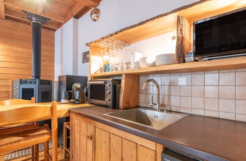 Luz-Saint-Sauveur House | Central Luz-Saint-Sauveur Cottage with Mountain View and Wi-Fi
