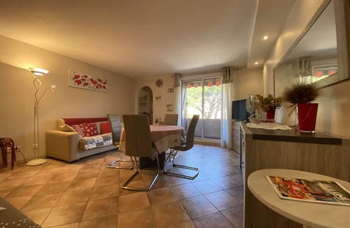 Sainte-Maxime Apartment | Central Sainte-Maxime 2-Room Apartment, 4 Sleeps, Near Beach & Shops