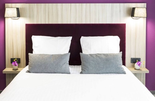 Villette - Maisons Neuves Apartment | Centrally Located Studio Apartment w/ Indoor Pool