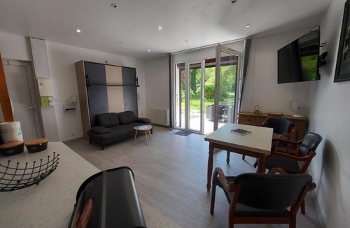 Saint-Jorioz Apartment | Centre St Jorioz : Charmant et spacieux studio avec terrasse et jardin privatif