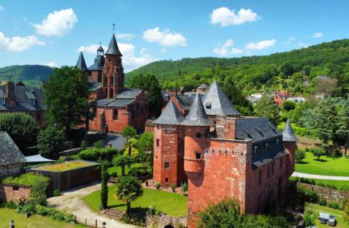 Collonges-la-Rouge Bed & Breakfast | Château de Vassinhac chambres d'hôtes Collonges la rouge