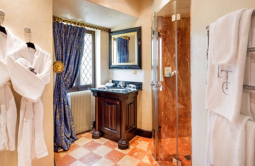 Saint-Laurent-de-Medoc Bed & Breakfast | Château La Tour Carnet - B.Magrez Luxury Wine Experience