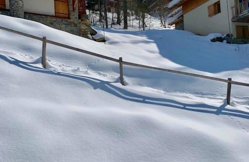 Oz-en-Oisans Ski Chalet | Chalet 150m from skilift