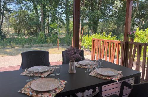 Labouheyre Ski Chalet | Chalet 19 Cosy bord de Lac, dans domaine avec piscine couverte accueil 4 voyageurs LOUMAELOU