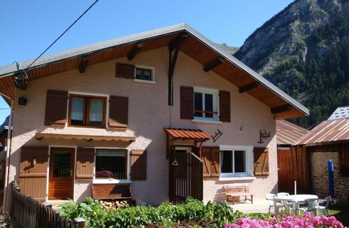 Pralognan-la-Vanoise Ski Chalet | Chalet, 200m from resort center, fireplace or stove, tv, 62m², Pralognan-la-Vanoise