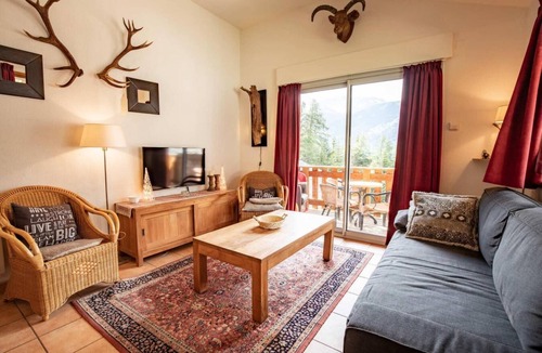 Villarodin-Bourget Ski Chalet | Chalet, 300m from resort center, Ground floor, balcony, parking, tv, ski locker, 45m², La Norma