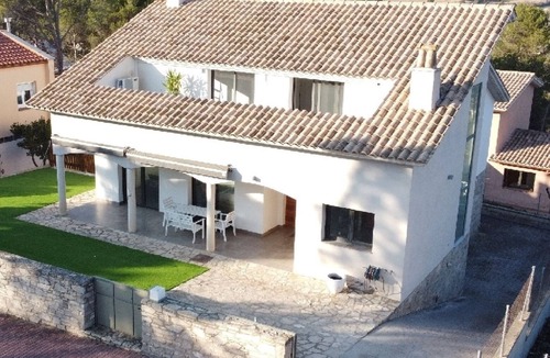 Castelloli Villa | Chalet a 35 Minutos de Barcelona, con Todos los Alicientes Para Disfrutar