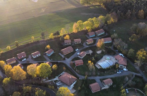 Blavignac Ski Chalet | Chalet "Ancolie Pour 6 Prix Semaine" with Mountain View, Shared Pool & Wi-Fi