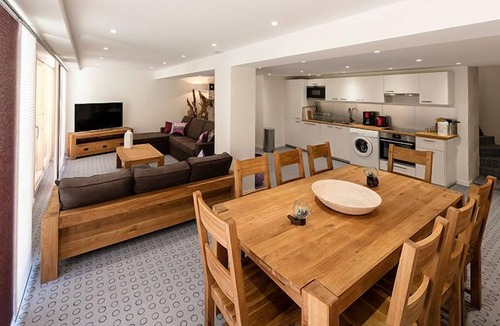 Nancroit Ski Chalet | Chalet-Appartement Pour 8 | Terrasse Privée
