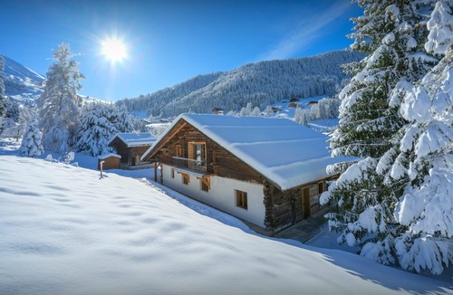 La Clusaz Apartment | Chalet Backflip - family base for 10 with sauna - OVO Network
