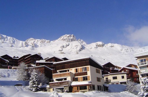 Les Almes Ski Chalet | Chalet Bobech - chalet traditionnel, terrase plein sud MAE-3383