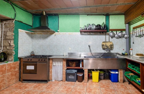 El Pont de Vilomara I Rocafort Ski Chalet | Chalet 'Casa Refugi Les Orenetes' with Shared Terrace and Kitchen