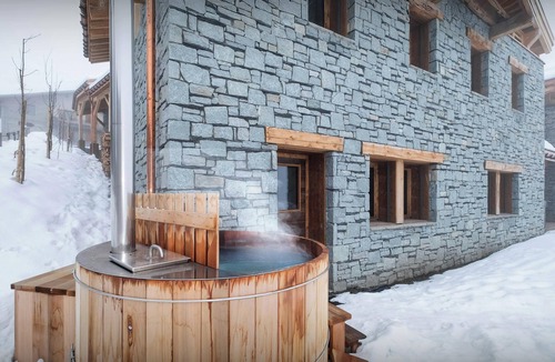 Le Bettaix Ski Chalet | Chalet Celestia - Wellness break at the foot of the slopes - OVO Network
