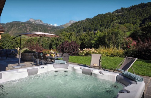 Le Grand-Bornand Ski Chalet | Chalet Chamaline - stylish ski chalet for 8 with spa - OVO Network