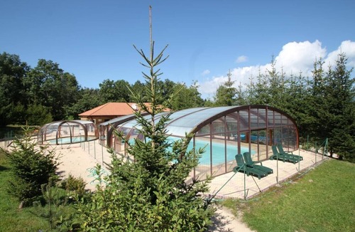 Blavignac Ski Chalet | Chalet Dahlia with Mountain View, Shared Pool and Wi-Fi
