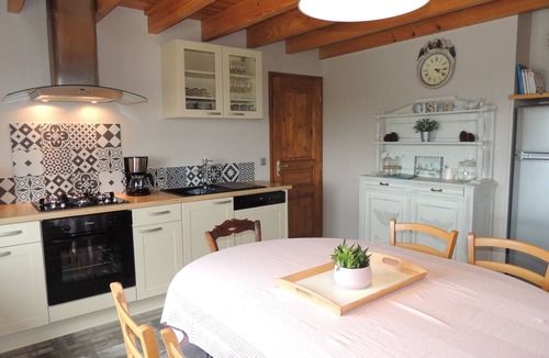 Saint-Genes-Champespe Ski Chalet | Chalet des 4 Saisons: Quiet and views of the village and the Cantal Mountains!