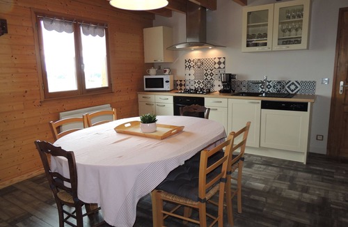 Saint-Genes-Champespe Ski Chalet | Chalet des 4 Saisons: Quiet and views of the village and the Cantal Mountains!