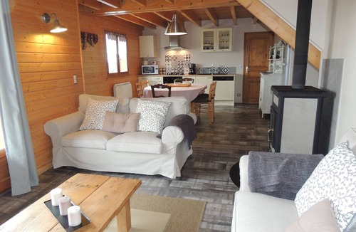 Saint-Genes-Champespe Ski Chalet | Chalet des 4 Saisons: Quiet and views of the village and the Cantal Mountains!