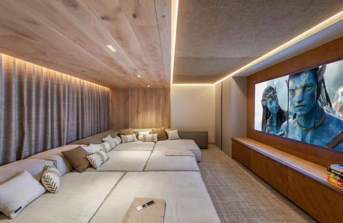 Courchevel Ski Chalet | Chalet de luxe à Courchevel avec piscine et personnel 15 pers - FR-1-562-71