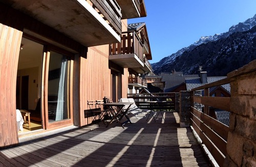 Vaujany Apartment | Chalet de Marie n°8 - Three Bedroom Apartment, Sleeps 8