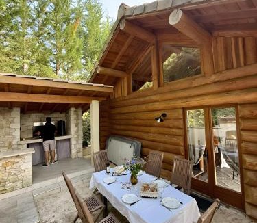 Montmurat Ski Chalet | Chalet de rêve en rondins avec Spa
