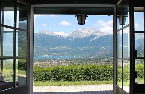 Saint-Jorioz Ski Chalet | Chalet 'Des Bruyères' with Lake View, Private Terrace and Wi-Fi