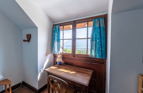 Saint-Jorioz Ski Chalet | Chalet 'Des Bruyères' with Lake View, Private Terrace and Wi-Fi