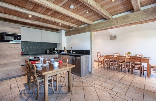 Meribel Ski Chalet | Chalet du Centre authentique au coeur de Méribel