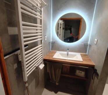 Besse-et-Saint-Anastaise Apartment | Chalet Emma appartement tout équipé et refait a neuf dans une résidence 3 étoiles