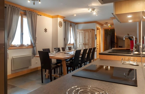 Les Varcins Ski Chalet | Chalet “Eden” with Balcony and Wi-Fi