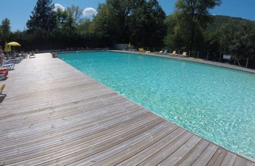 Monceaux-sur-Dordogne Ski Chalet | Chalet for 6 with Terrace and BBQ