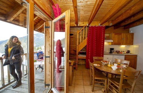 Le Grand Domaine Ski Chalet | Chalet, 200m from ski slopes, swimming pool, sauna, balcony, tv, ski locker, 50m²