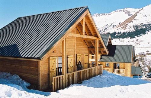 Le Grand Domaine Ski Chalet | Chalet, 200m from ski slopes, swimming pool, sauna, balcony, tv, ski locker, 50m²