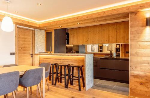Saint-Martin-de-Belleville Apartment | Chalet rénové avec spa, piscine et parking, pied des pistes - FR-1-461-11