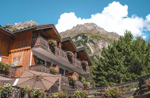 Pralognan-la-Vanoise Hotel | Chalet Hôtel Les Airelles