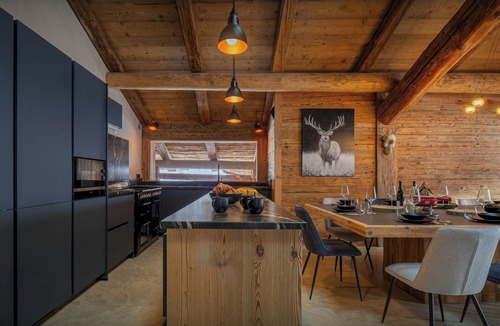 Le Chinaillon Ski Chalet | Chalet Happysnow - alpine retreat for 15 - OVO Network