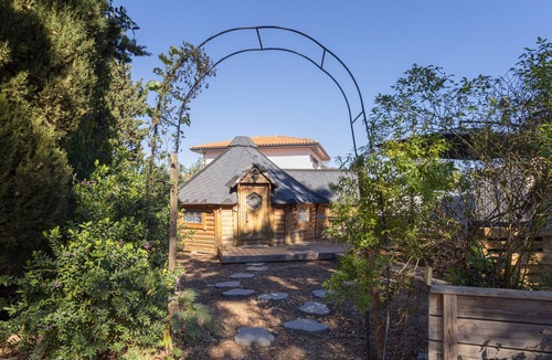 Saint-Andre Ski Chalet | Chalet "Kota Crème Catalane" with Mountain View, Wi-Fi, and Air Conditioning