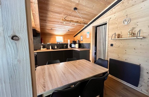 Pyrenees 2000 Ski Chalet | Chalet L'épicéa: Cozy Under the Pine Trees A 5-minute walk from the slopes and shops