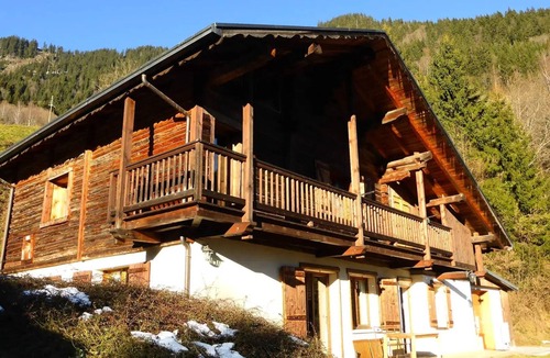 Villard-sur-Doron Ski Chalet | Chalet La Cordillera - The Seizures. Beautiful renovated chalet for 10 to 12 people.