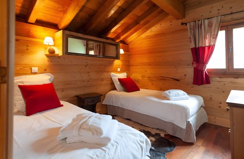 Les Varcins Ski Chalet | Chalet 'La Licorne' with Balcony and Wi-Fi