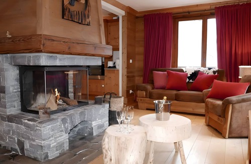 Les Varcins Ski Chalet | Chalet 'La Licorne' with Balcony and Wi-Fi